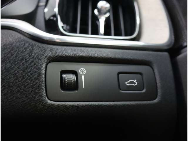 ボルボ ＸＣ６０ Ｄ４ ＡＷＤ インスクリプション ディーゼルターボ ４ＷＤ H30年 (近畿) 99