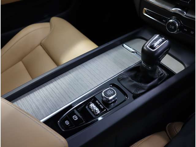 ボルボ ＸＣ６０ Ｄ４ ＡＷＤ インスクリプション ディーゼルターボ ４ＷＤ H30年 (近畿) 99