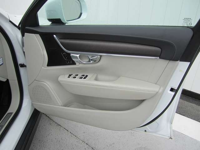 ボルボ Ｖ９０クロスカントリー Ｄ４ ＡＷＤ ディーゼルターボ ４ＷＤ R2年 (四国) 99