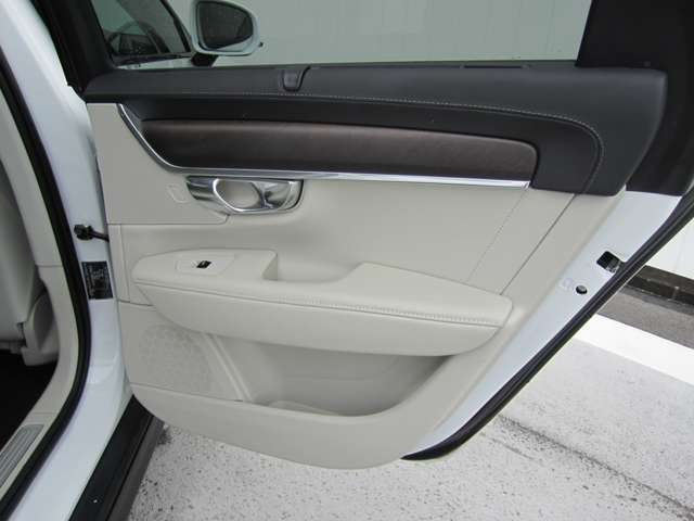 ボルボ Ｖ９０クロスカントリー Ｄ４ ＡＷＤ ディーゼルターボ ４ＷＤ R2年 (四国) 99