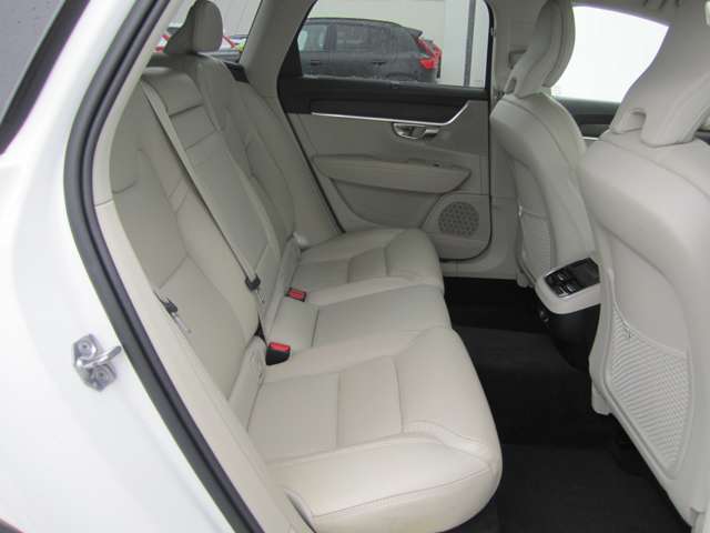 ボルボ Ｖ９０クロスカントリー Ｄ４ ＡＷＤ ディーゼルターボ ４ＷＤ R2年 (四国) 99