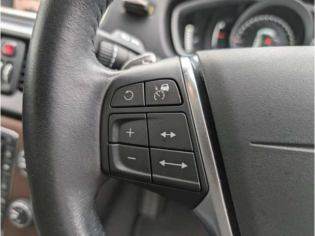 ボルボ Ｖ４０ Ｔ３　インスクリプション H29年 (東北) 99