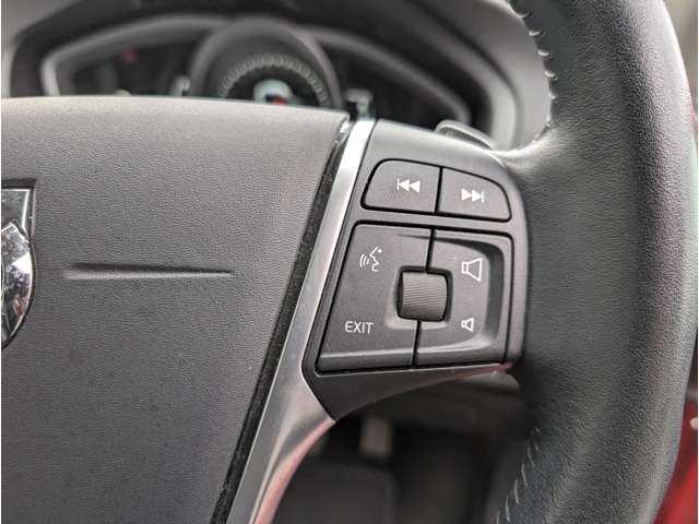 ボルボ Ｖ４０ Ｔ３　インスクリプション H29年 (東北) 99