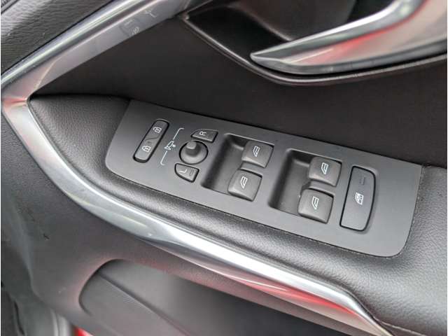 ボルボ Ｖ４０ Ｔ３　インスクリプション H29年 (東北) 99