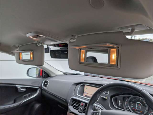 ボルボ Ｖ４０ Ｔ３　インスクリプション H29年 (東北) 99