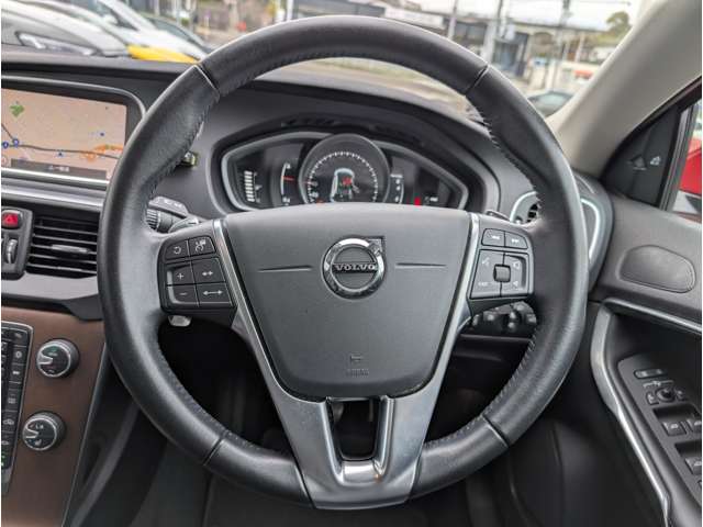 ボルボ Ｖ４０ Ｔ３　インスクリプション H29年 (東北) 99