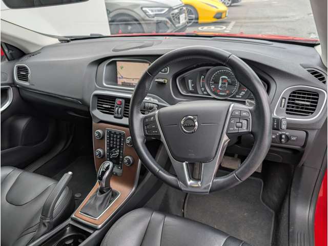 ボルボ Ｖ４０ Ｔ３　インスクリプション H29年 (東北) 99