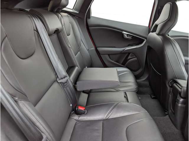 ボルボ Ｖ４０ Ｔ３　インスクリプション H29年 (東北) 99