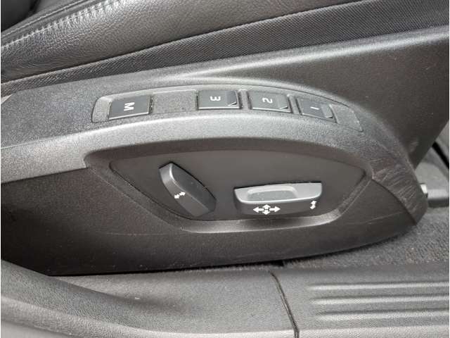 ボルボ Ｖ４０ Ｔ３　インスクリプション H29年 (東北) 99