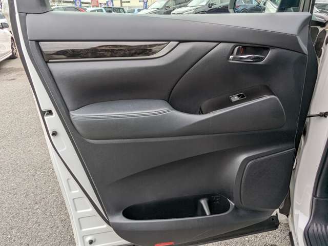 トヨタ ヴェルファイア ２．５ Ｚ Ａエディション ゴールデンアイズ H28年 (九州・沖縄) 99