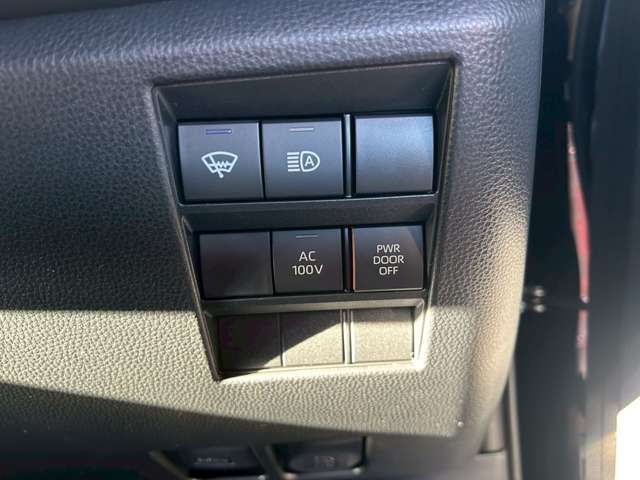 トヨタ ヴォクシー １．８ ハイブリッド Ｓ－Ｚ R7年 (東海) 99