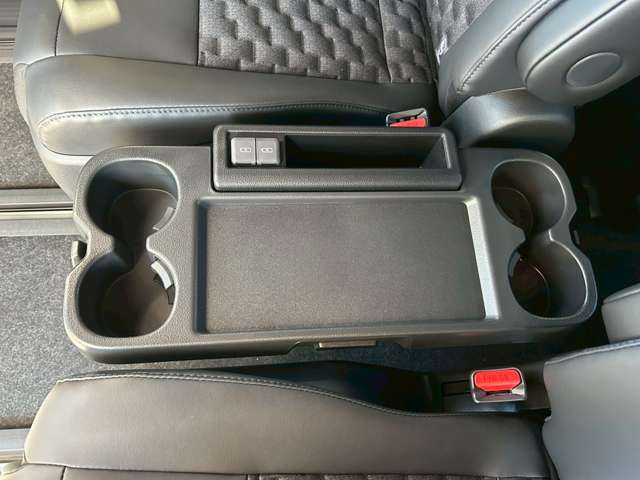 トヨタ ヴォクシー １．８ ハイブリッド Ｓ－Ｚ R7年 (東海) 99