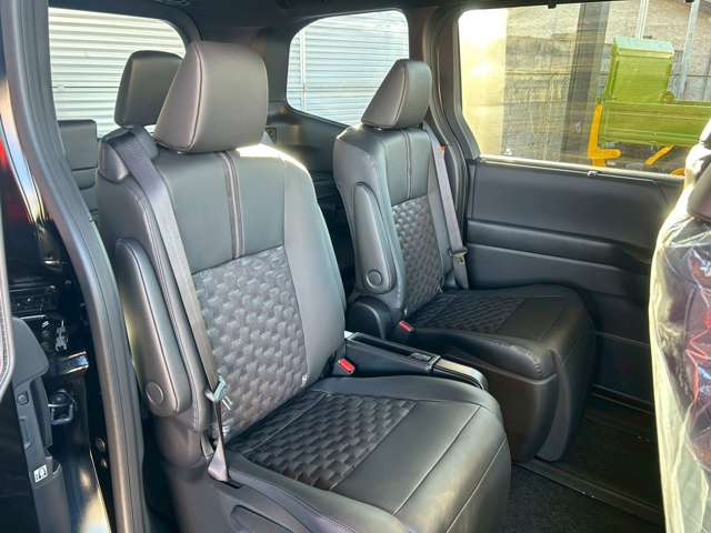 トヨタ ヴォクシー １．８ ハイブリッド Ｓ－Ｚ R7年 (東海) 99