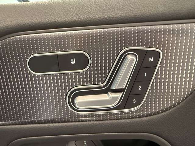 メルセデスベンツ ＥＱＡ ２５０ ＡＭＧライン R3年 (関東) 99