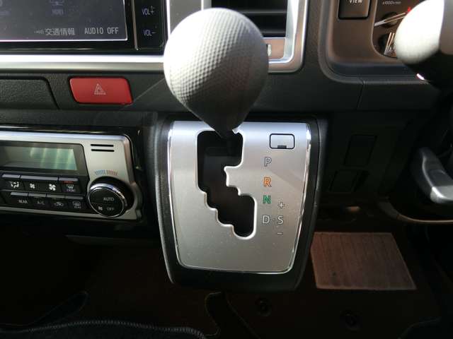 トヨタ ハイエースワゴン ２．７ グランドキャビン ファインテックツアラー ４ＷＤ R5年 (中国) 99