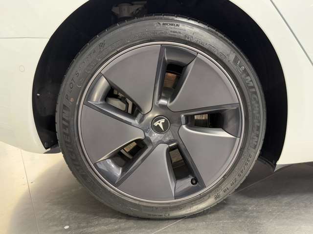 テスラ モデル３ スタンダードレンジ R3年 (関東) 99