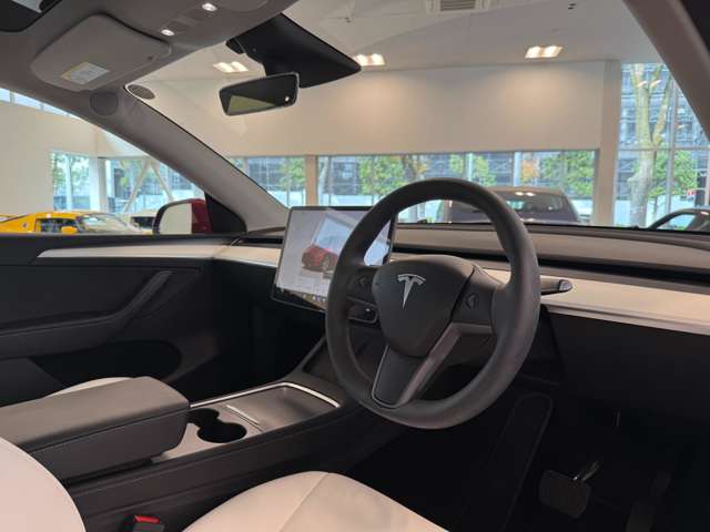 テスラ モデルＹ ＲＷＤ R4年 (関東) 99