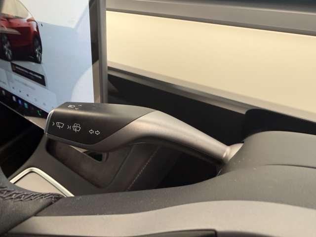 テスラ モデルＹ ＲＷＤ R4年 (関東) 99