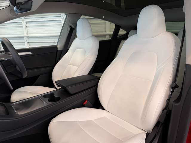 テスラ モデルＹ ＲＷＤ R4年 (関東) 99