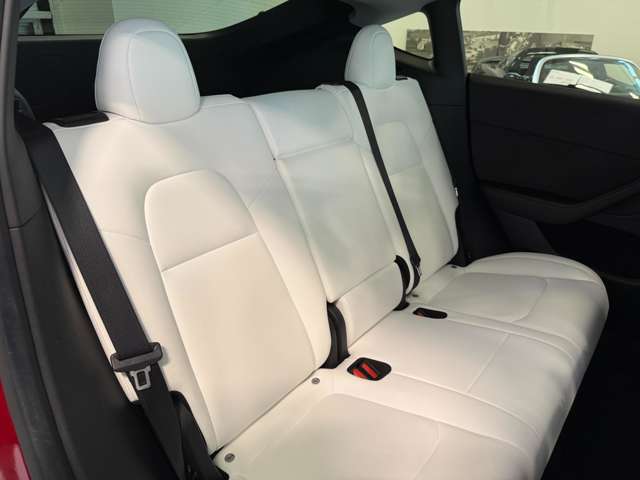 テスラ モデルＹ ＲＷＤ R4年 (関東) 99