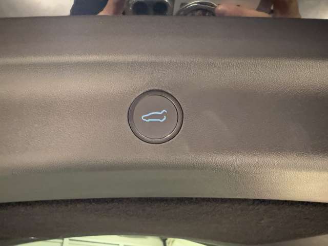 テスラ モデルＹ ＲＷＤ R5年 (関東) 99