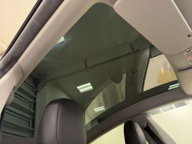 テスラ モデルＹ ＲＷＤ R5年 (関東) 99