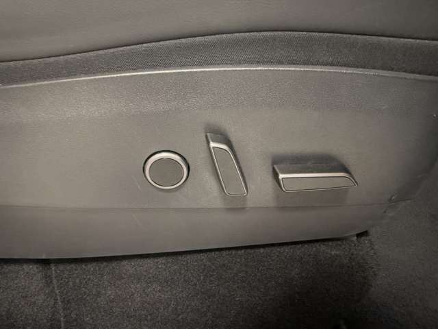 テスラ モデルＹ ＲＷＤ R5年 (関東) 99