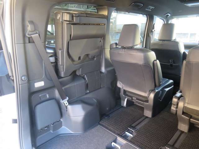 トヨタ ヴォクシー １．８ ハイブリッド Ｓ－Ｚ R7年 (関東) 99