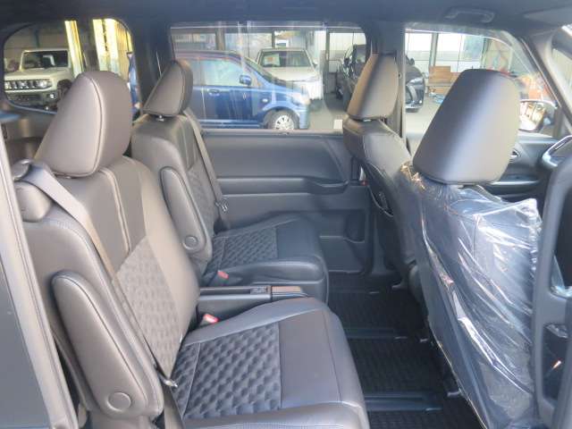 トヨタ ヴォクシー １．８ ハイブリッド Ｓ－Ｚ R7年 (関東) 99