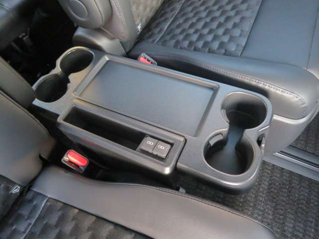 トヨタ ヴォクシー １．８ ハイブリッド Ｓ－Ｚ R7年 (関東) 99