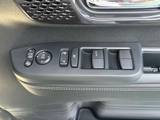 ホンダ Ｎ　ＢＯＸ カスタム ６６０ ターボ コーディネートスタイル モノトーン R7年 (東海) 99