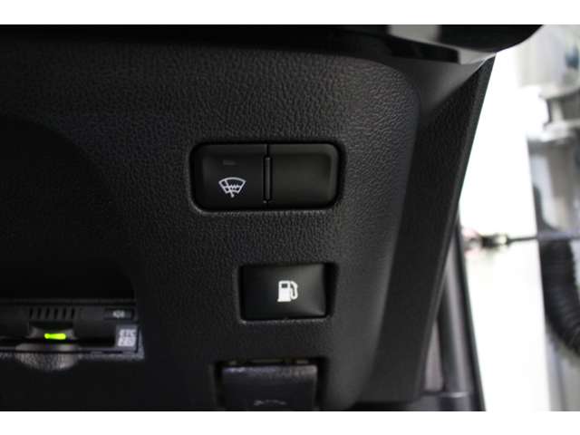 トヨタ プリウス １．８ Ａ Ｅ－ＦＯＵＲ ４ＷＤ R1年 (北海道) 99