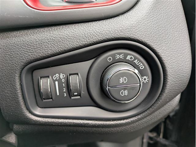 ジープ レネゲード トレイルホーク ４ＷＤ R3年 (東北) 99