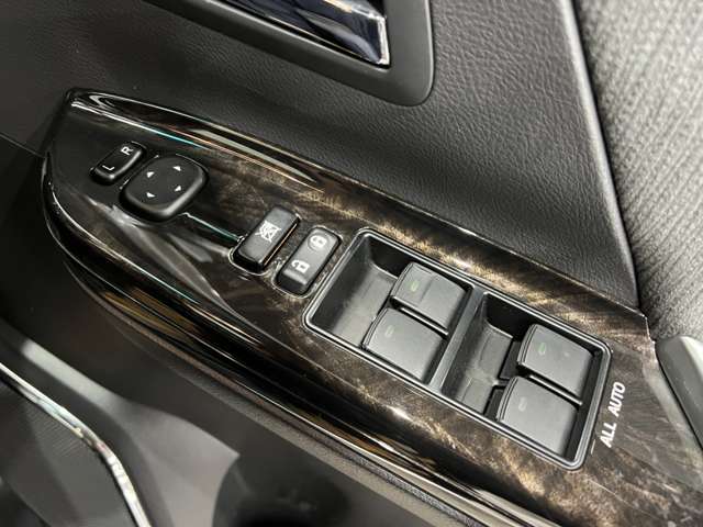 トヨタ アルファード　ハイブリッド ２．４ ＳＲ ４ＷＤ H24年 (関東) 99