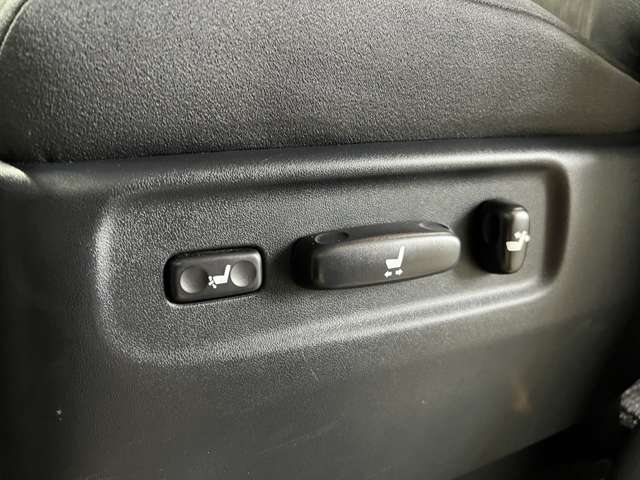 トヨタ アルファード　ハイブリッド ２．４ ＳＲ ４ＷＤ H24年 (関東) 99