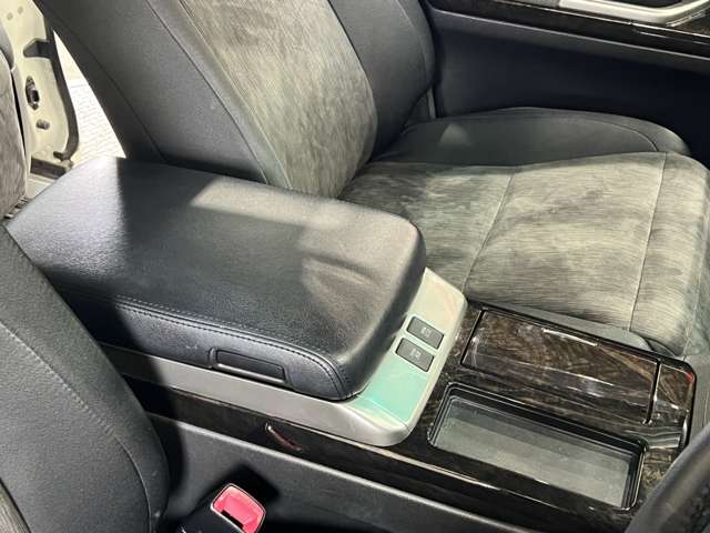 トヨタ アルファード　ハイブリッド ２．４ ＳＲ ４ＷＤ H26年 (関東) 99