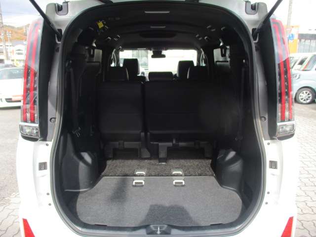 トヨタ ノア ２．０ ＳＩ ＷＸＢＩＩＩ R3年 (中国) 99