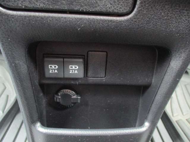 トヨタ ノア ２．０ ＳＩ ＷＸＢＩＩＩ R3年 (中国) 99