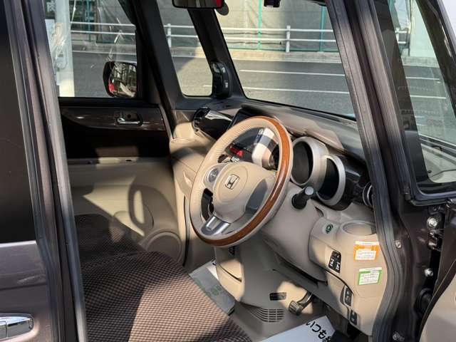 ホンダ Ｎ　ＢＯＸ ６６０ Ｇ ＳＳパッケージ ２トーンカラースタイル H26年 (近畿) 99