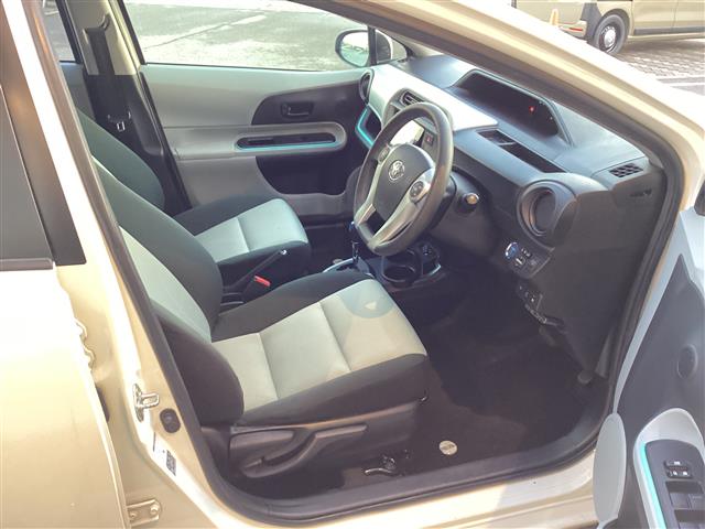 トヨタ アクア １．５ Ｓ H24年 (東海) 99