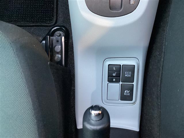 トヨタ アクア １．５ Ｓ H24年 (東海) 99