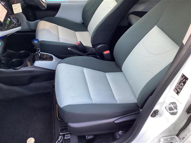 トヨタ アクア １．５ Ｓ H24年 (東海) 99