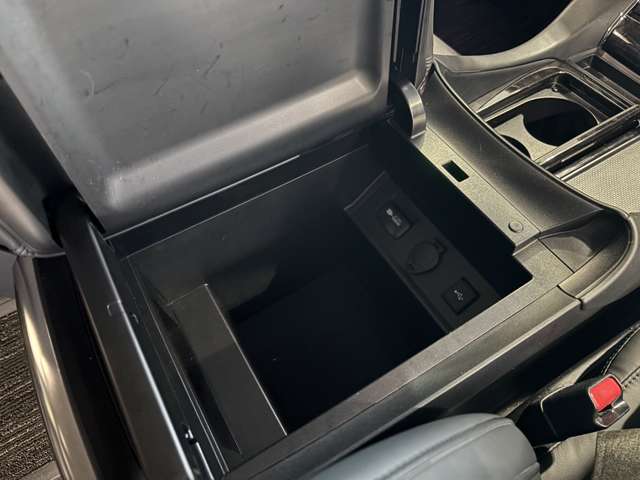 トヨタ アルファード　ハイブリッド ハイブリッド ２．５ ＳＲ Ｃパッケージ Ｅ－ＦＯＵＲ ４ＷＤ R5年 (東北) 99