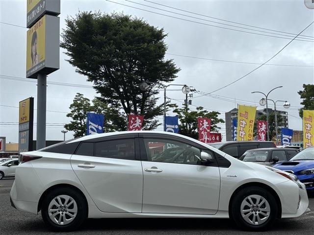 トヨタ プリウス １．８ Ｓ セーフティ プラス Ｅ－ＦＯＵＲ ４ＷＤ H29年 (東北) 99