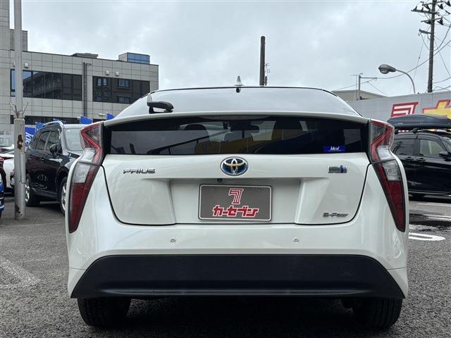 トヨタ プリウス １．８ Ｓ セーフティ プラス Ｅ－ＦＯＵＲ ４ＷＤ H29年 (東北) 99