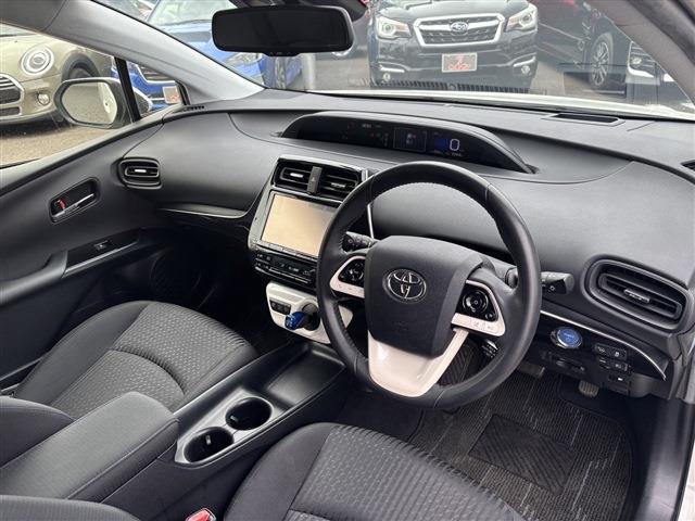 トヨタ プリウス １．８ Ｓ セーフティ プラス Ｅ－ＦＯＵＲ ４ＷＤ H29年 (東北) 99