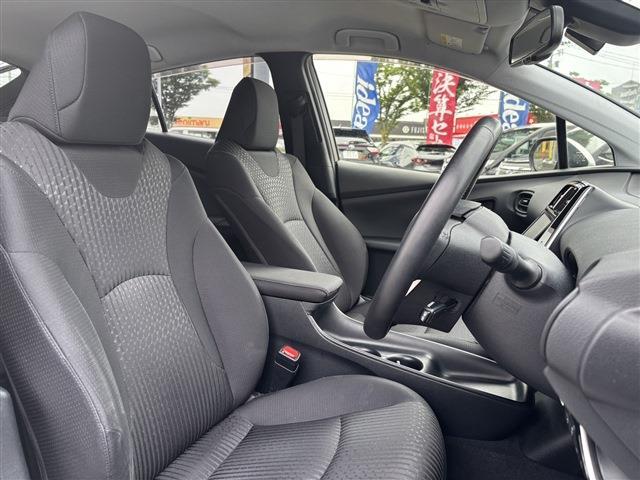 トヨタ プリウス １．８ Ｓ セーフティ プラス Ｅ－ＦＯＵＲ ４ＷＤ H29年 (東北) 99