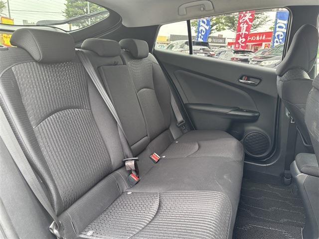 トヨタ プリウス １．８ Ｓ セーフティ プラス Ｅ－ＦＯＵＲ ４ＷＤ H29年 (東北) 99