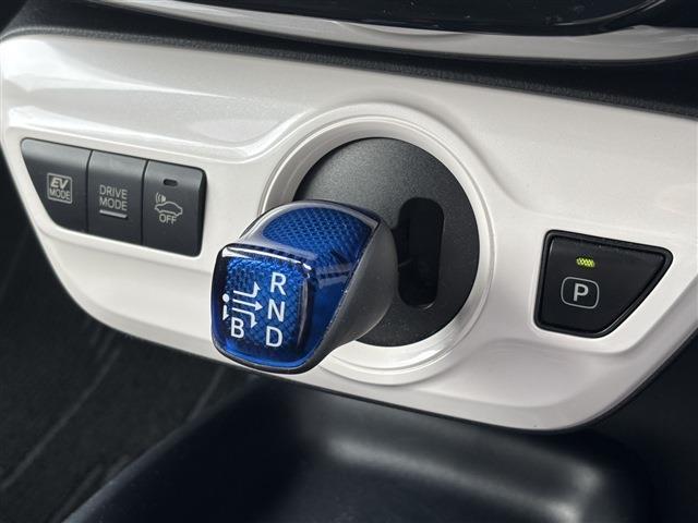 トヨタ プリウス １．８ Ｓ セーフティ プラス Ｅ－ＦＯＵＲ ４ＷＤ H29年 (東北) 99