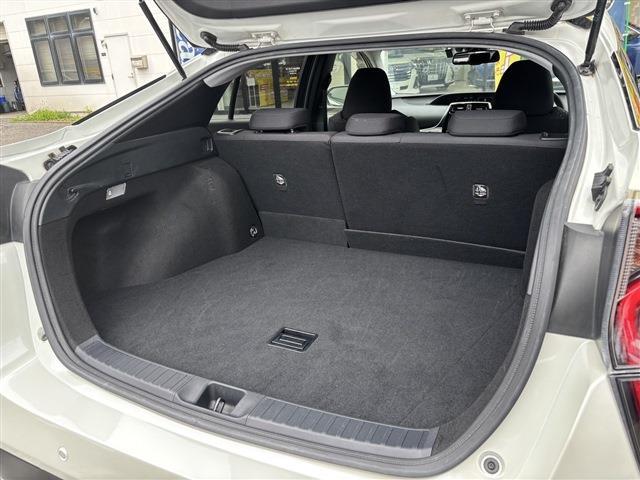 トヨタ プリウス １．８ Ｓ セーフティ プラス Ｅ－ＦＯＵＲ ４ＷＤ H29年 (東北) 99